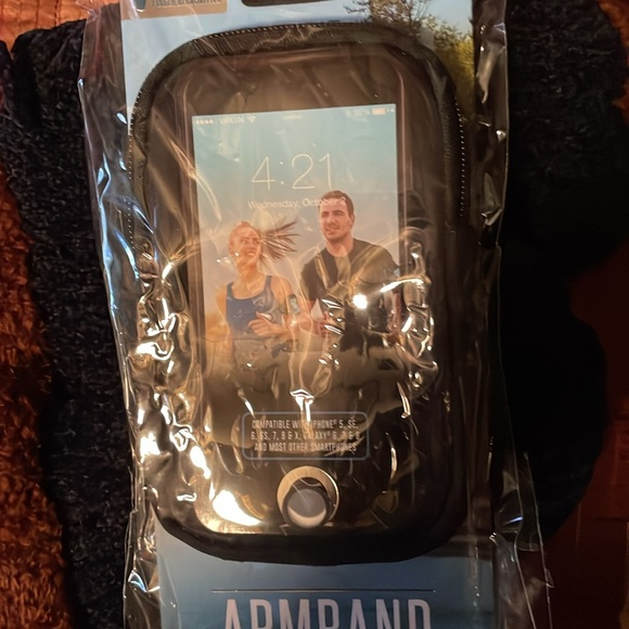 Armband FORMFIT Cell Phone Holder Arm Band‎ and Storage Compartment - Picture 2 of 3